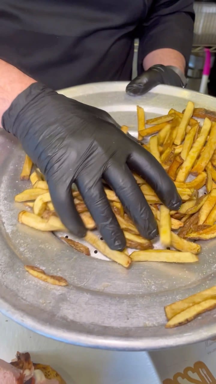 Post 1 by OSSO Macelleria  Hamburgeria🥩🍔 on Instagram (video)