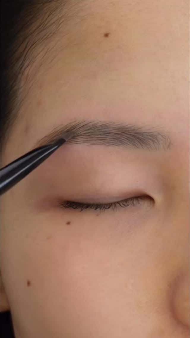 Post 5 by ESSENTIAL BROW 代官山【エッセンシャル ブロウ】 on Instagram (video)