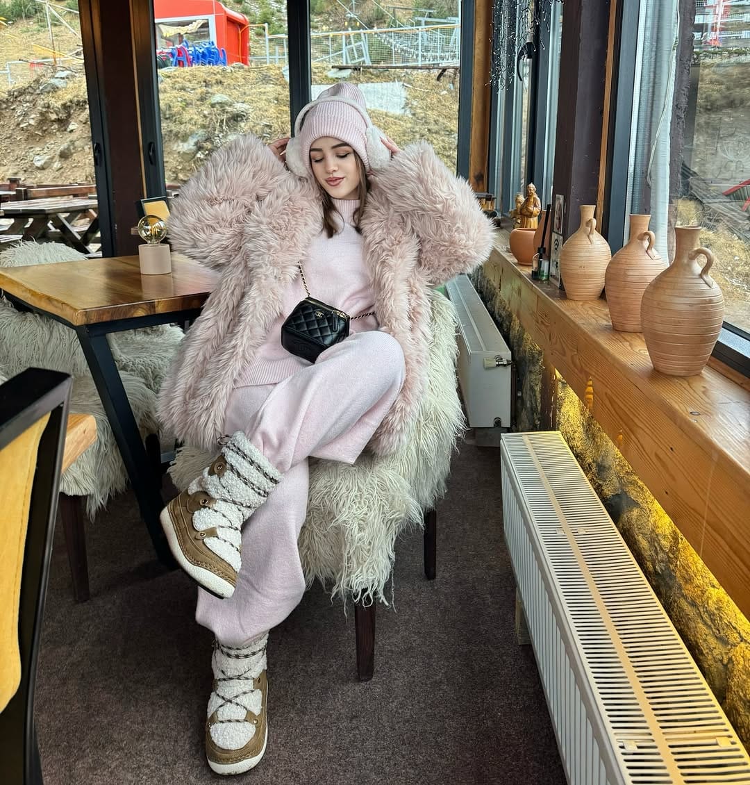 Post 4 by Besiana on Instagram (carousel)