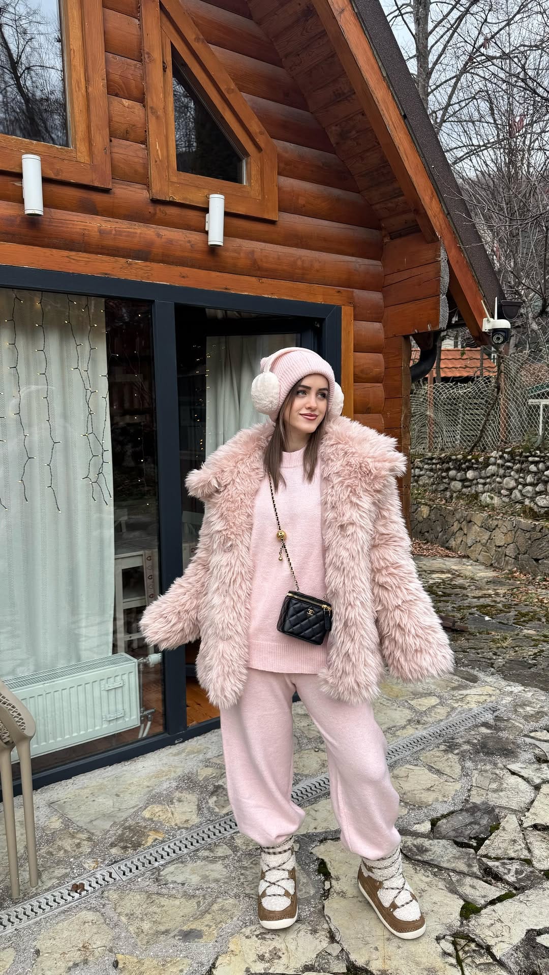 Post 5 by Besiana on Instagram (video)