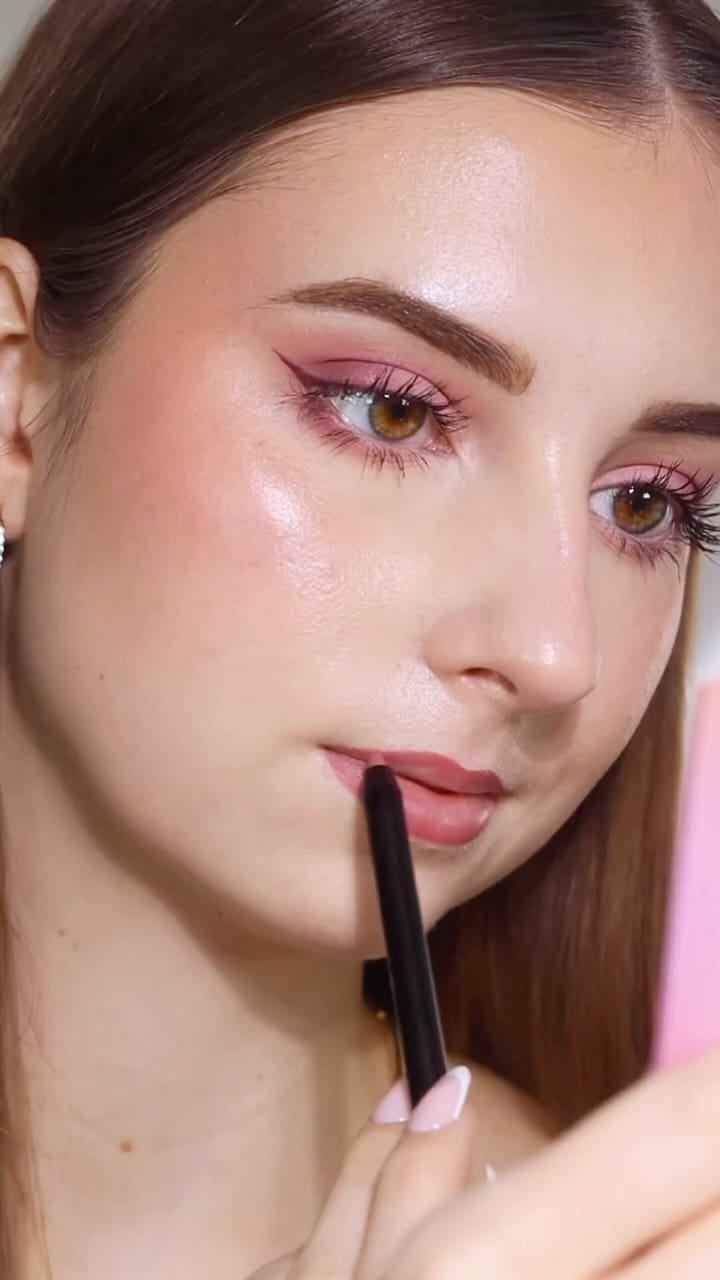 Post 4 by 𝑱𝒖𝒍𝒊𝒂 on Instagram (video)