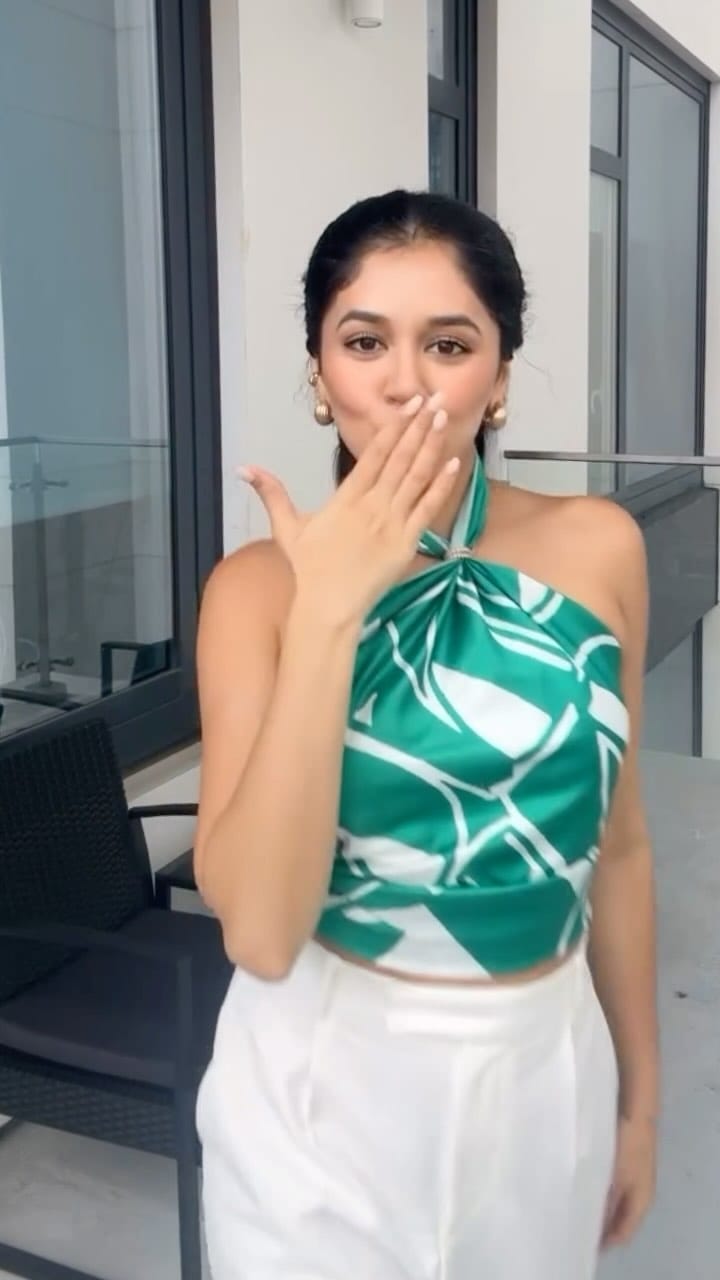 Post 7 by Isla & May on Instagram (video)