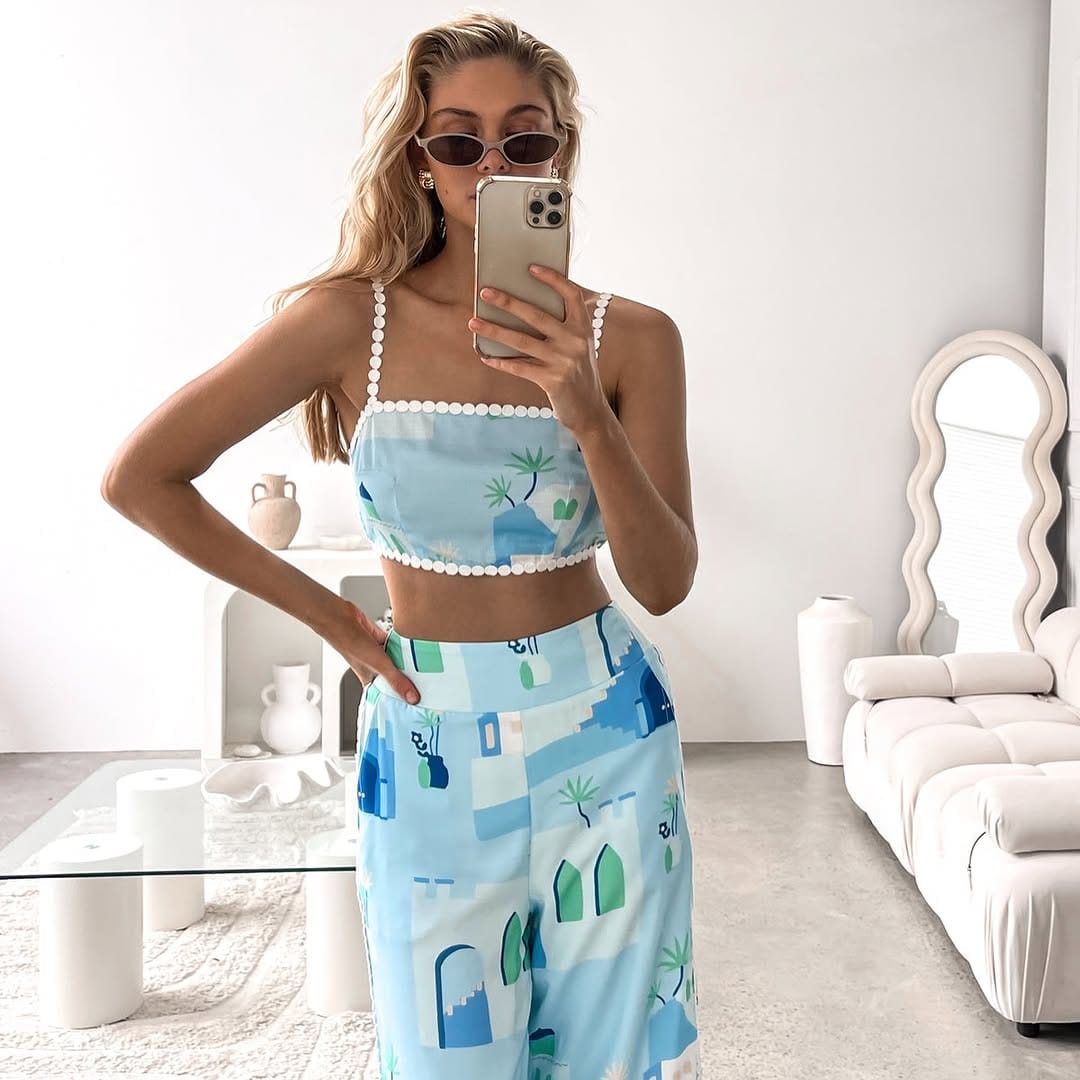 Post 10 by Isla & May on Instagram (carousel)