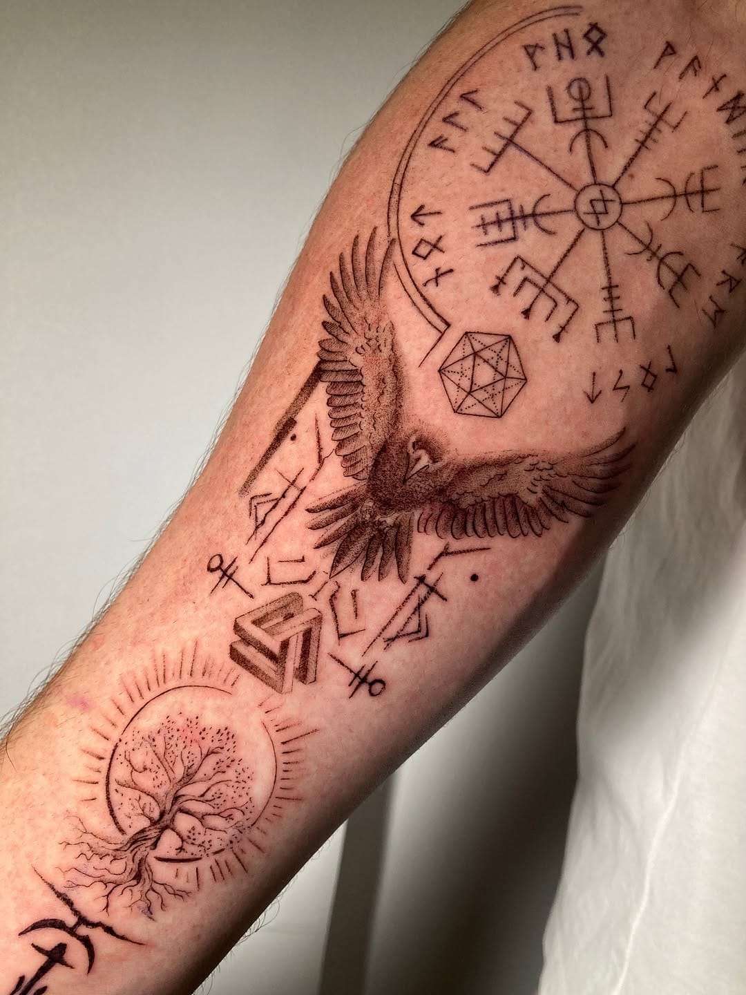 Post 7 by M̷O̷S̷T̷A̷Z̷A̷  / fineline tattoo microrealismo madrid on Instagram (carousel)