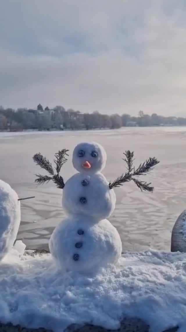 Post 3 by Nadja on Instagram (video)