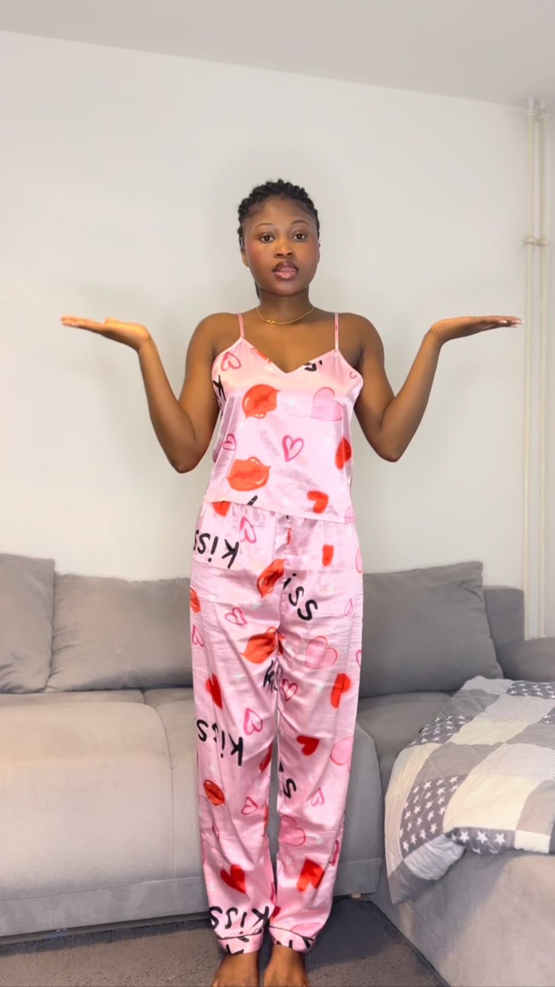 Post 6 by S A M I R A 🍭 on Instagram (video)