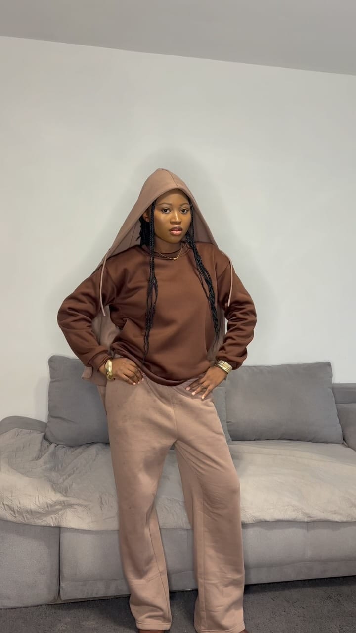 Post 2 by S A M I R A 🍭 on Instagram (video)