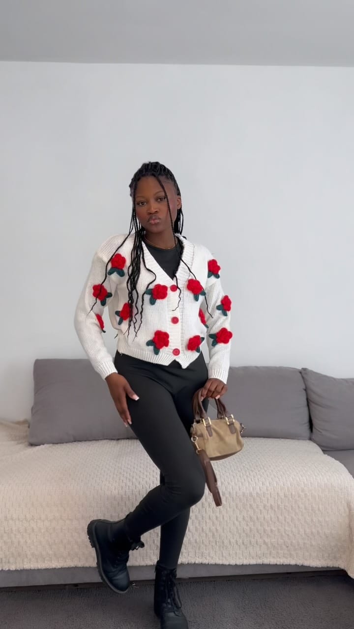 Post 4 by S A M I R A 🍭 on Instagram (video)
