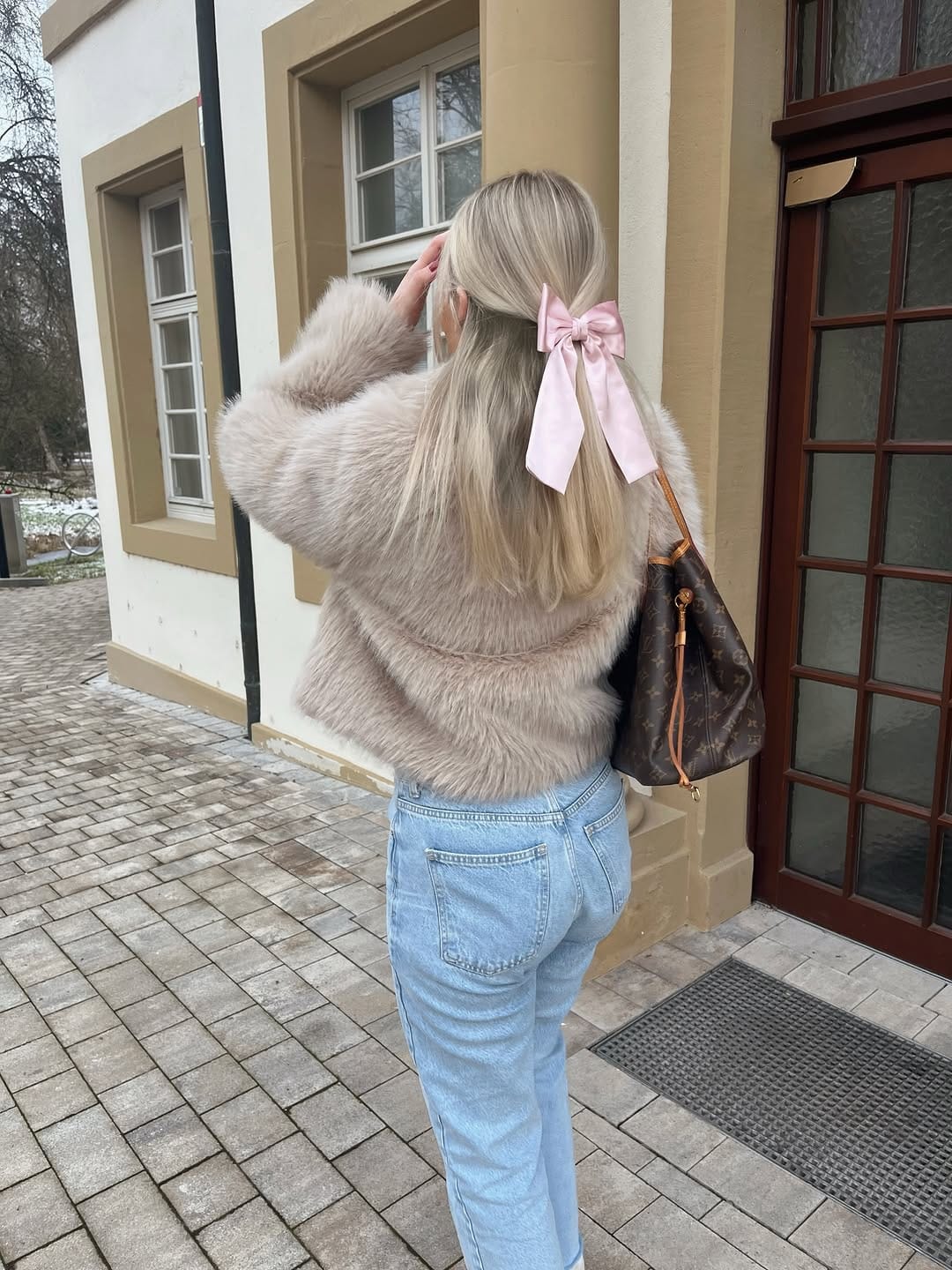 Post 3 by 𝓐𝓷𝓲𝓴𝓪 on Instagram (image)