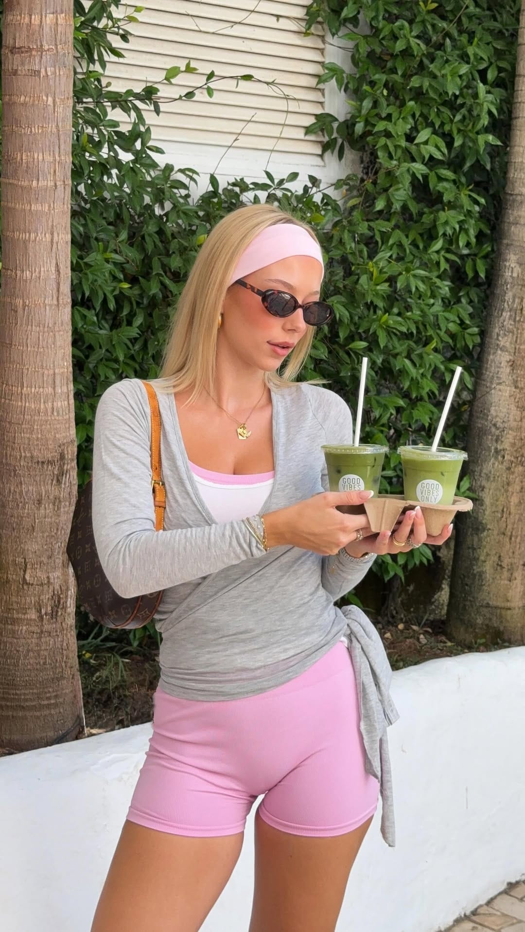 Post 6 by Lara on Instagram (video)
