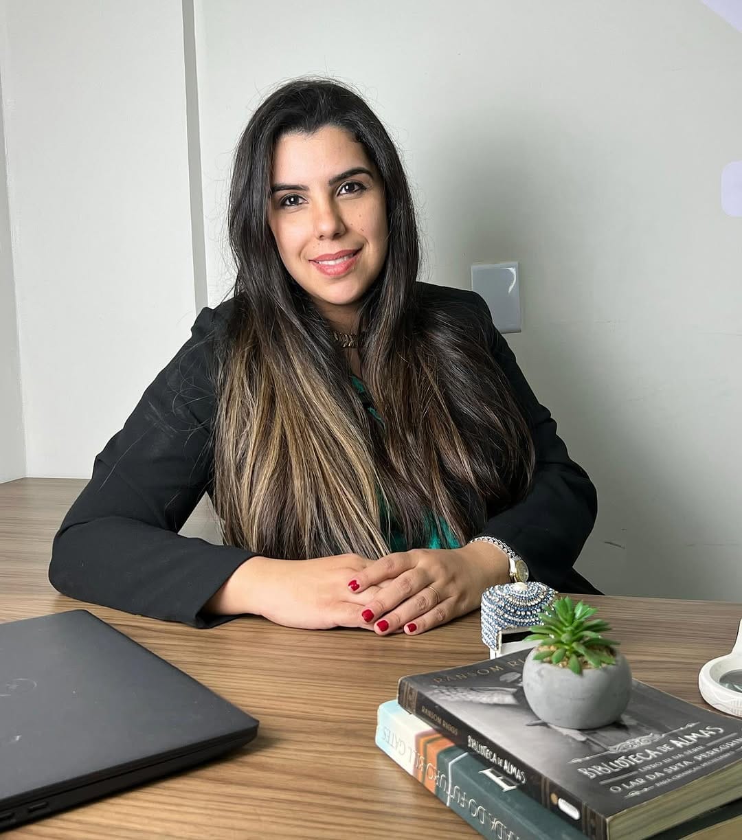 Post 5 by Dra. Layla Ali - Médica 🇧🇷🇱🇧 on Instagram (image)
