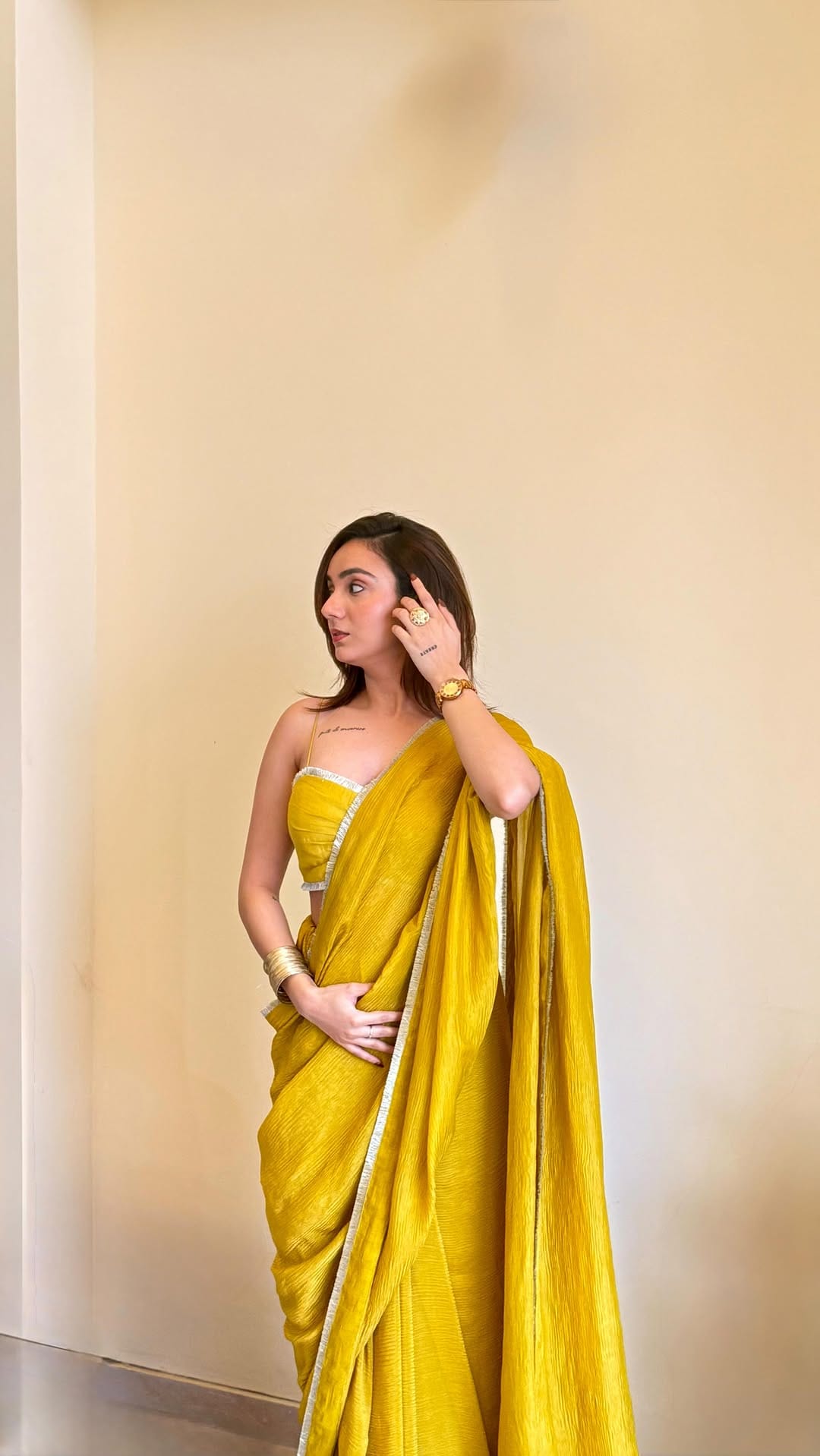 Post 6 by Mishika Arora on Instagram (video)