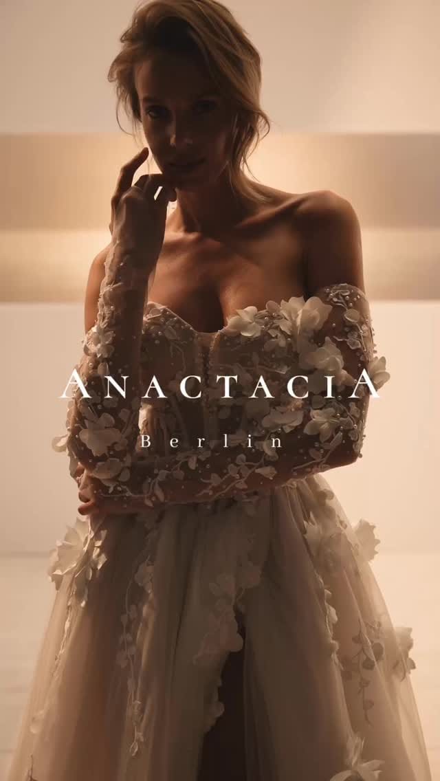 Post 8 by ANACTACIA BERLIN on Instagram (video)