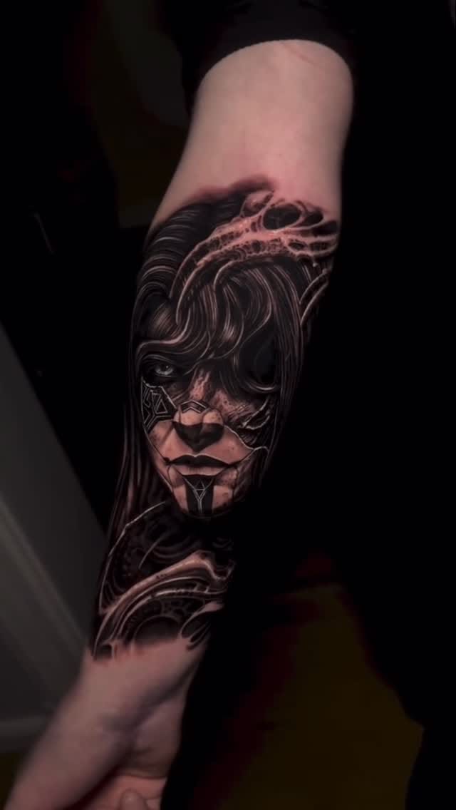 Post 8 by Prime Ink Tattoo Dortmund on Instagram (video)