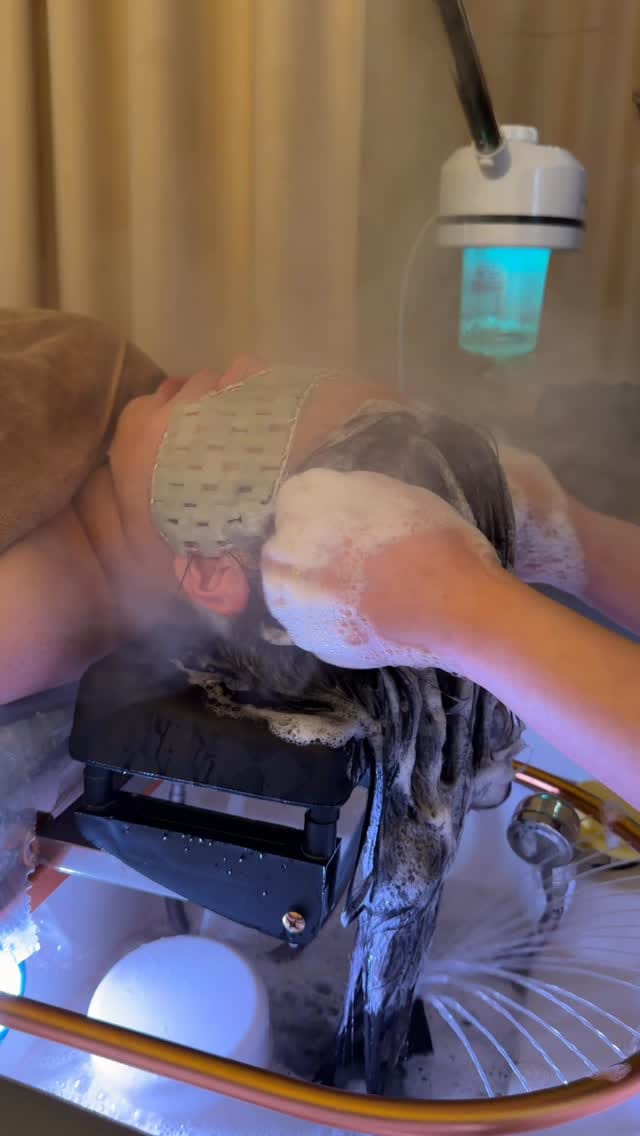 Post 4 by StarNails Am Ku’damm on Instagram (video)