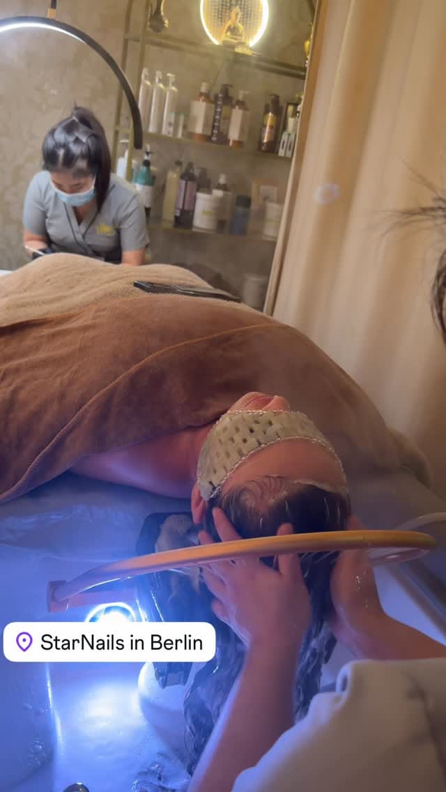 Post 1 by StarNails Am Ku’damm on Instagram (video)