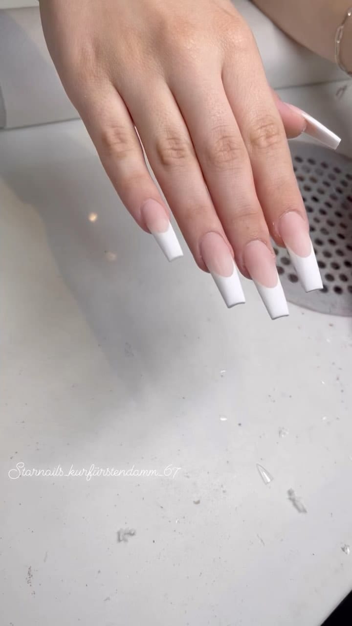 Post 9 by StarNails Am Ku’damm on Instagram (video)