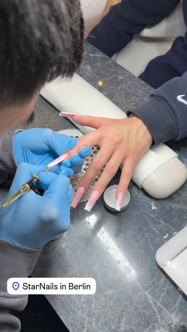 Post 6 by StarNails Am Ku’damm on Instagram (video)