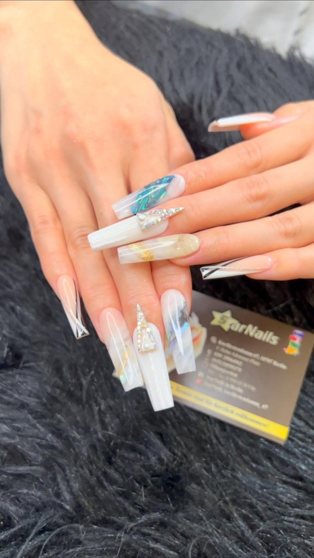 Post 8 by StarNails Am Ku’damm on Instagram (video)