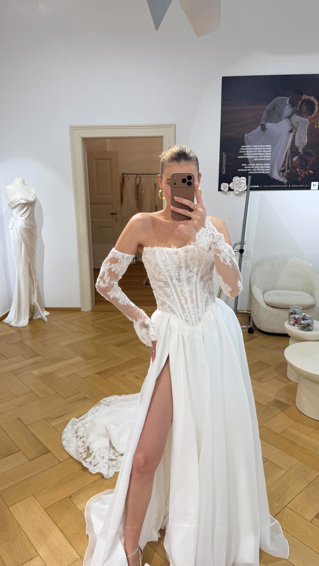 Post 8 by Bridal Boutique Baden-Baden on Instagram (video)