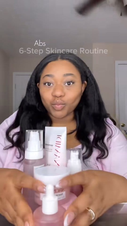 Post 7 by EC Makeup Bar on Instagram (video)