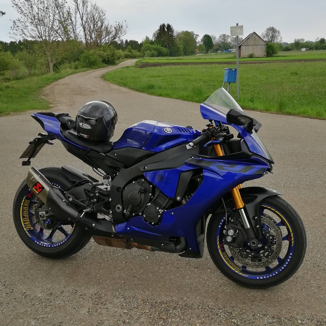 Post 3 by Yamaha R1 RN65 on Instagram (image)