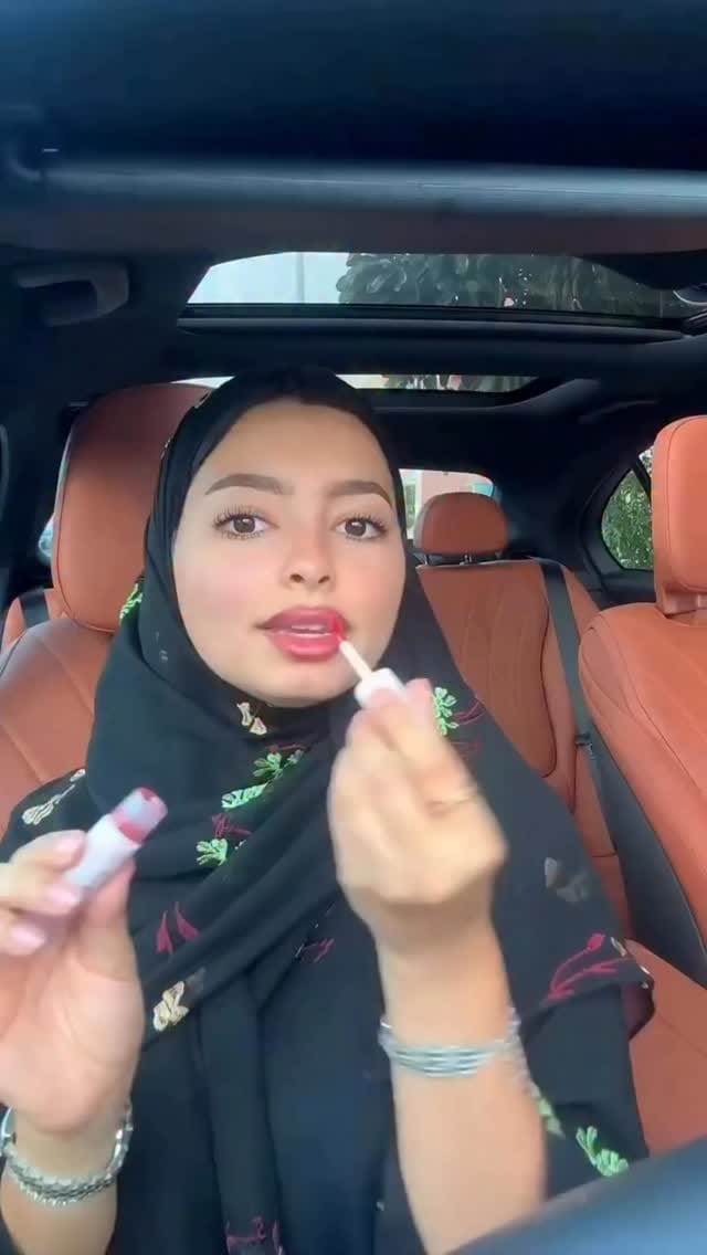 Post 10 by essence Cosmetics Arabia on Instagram (video)