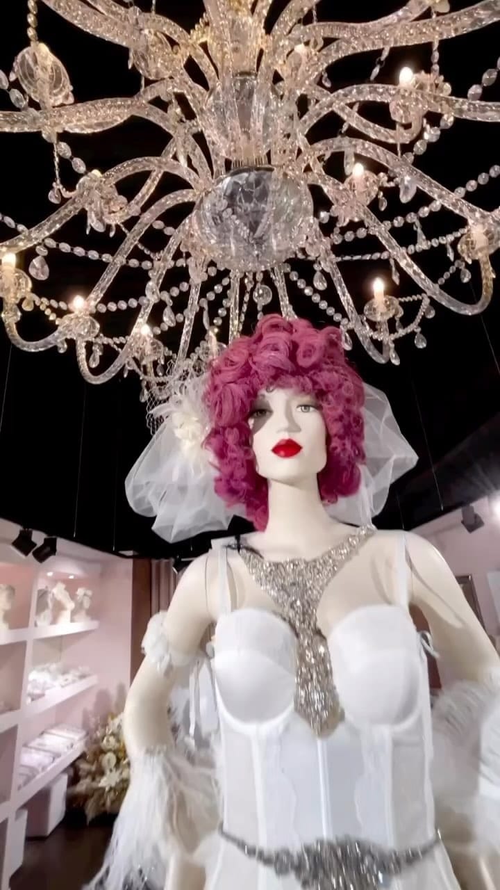 Post 10 by GANZ IN WEISS on Instagram (video)