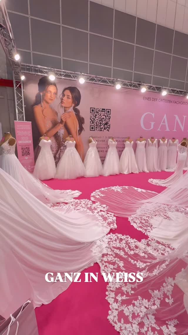 Post 2 by GANZ IN WEISS on Instagram (video)