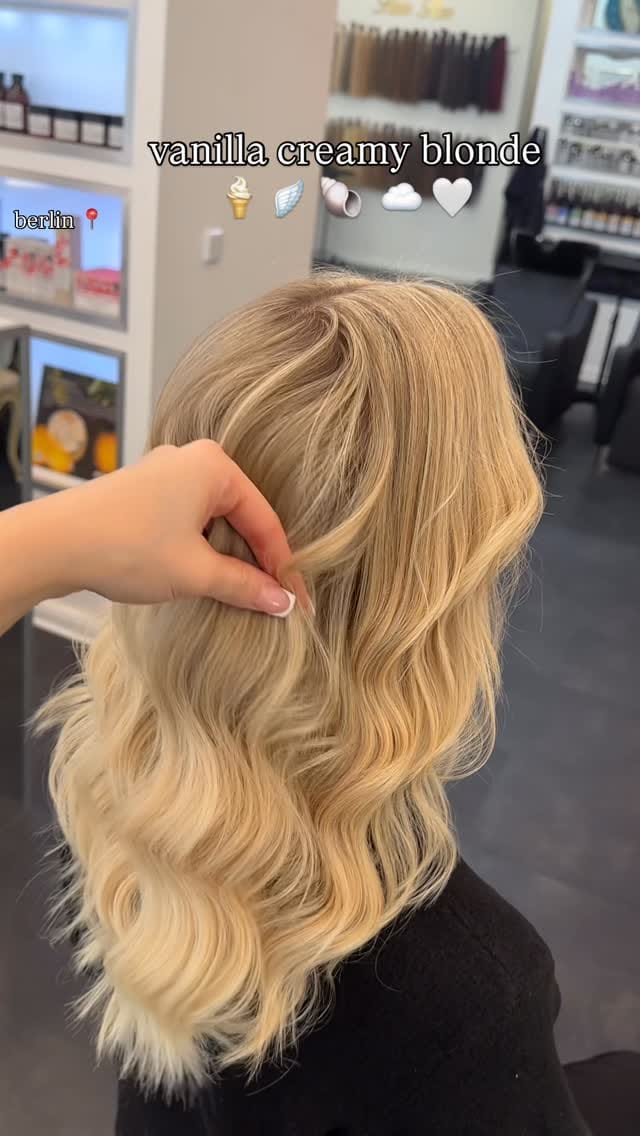 Post 6 by ☆ Aylin Aksu ☆ on Instagram (video)