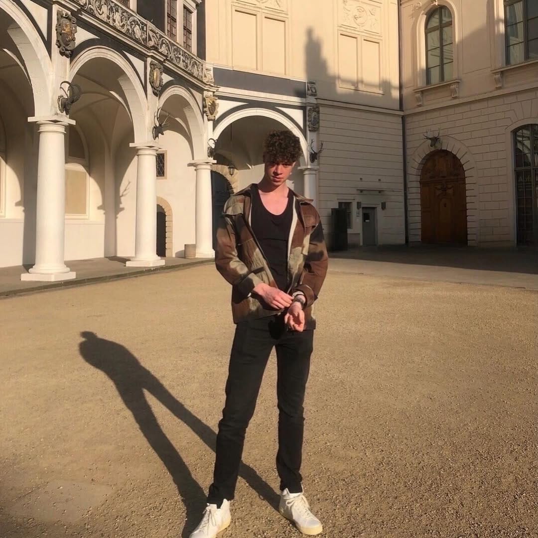 Post 10 by Falk Hohlfeld on Instagram (carousel)