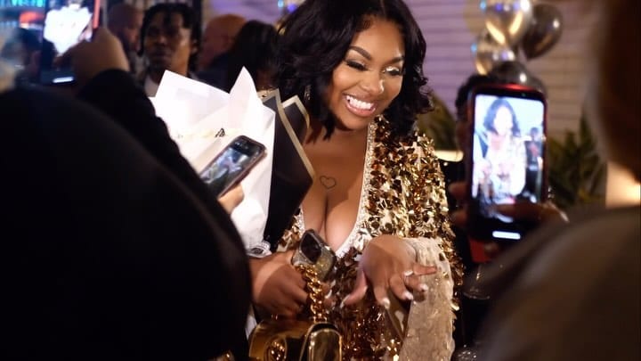 Post 8 by HuNNii on Instagram (video)