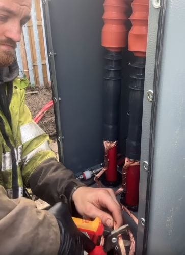 Post 7 by KNIPEX on Instagram (video)