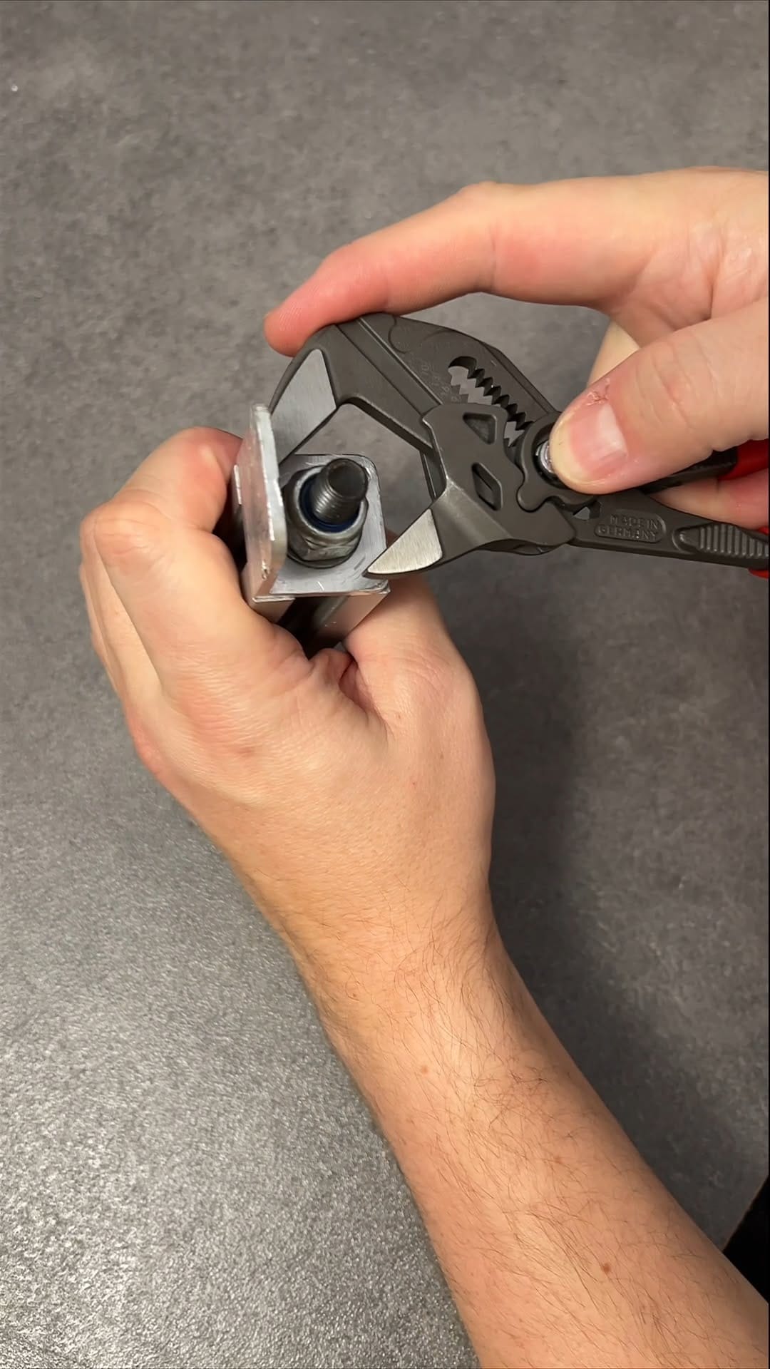 Post 1 by KNIPEX on Instagram (video)