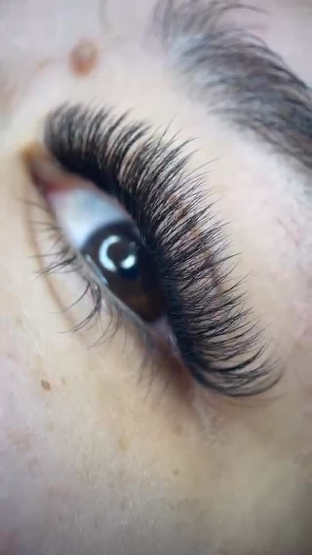 Post 5 by Lashstyle & Beauty on Instagram (video)