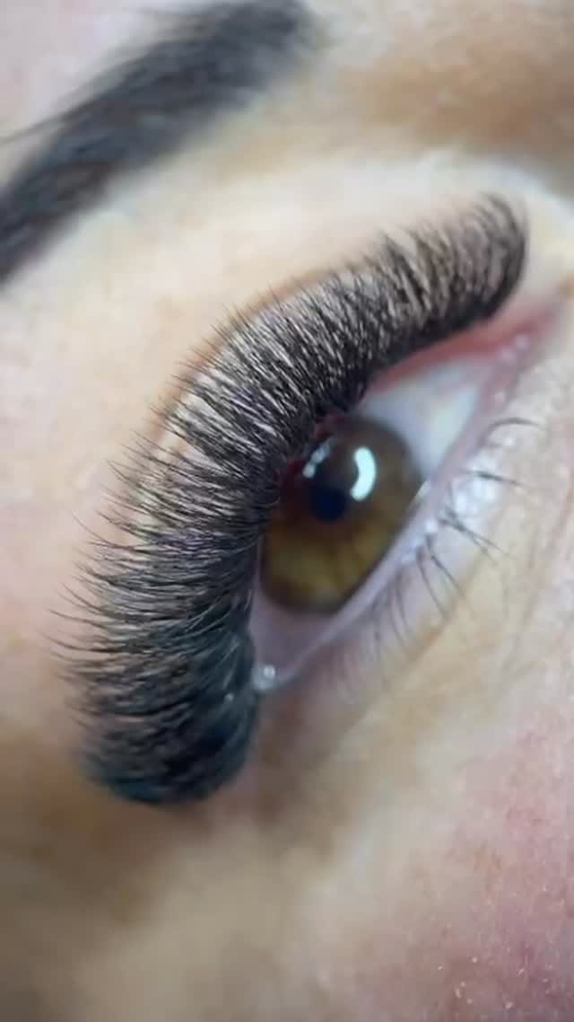 Post 7 by Lashstyle & Beauty on Instagram (video)