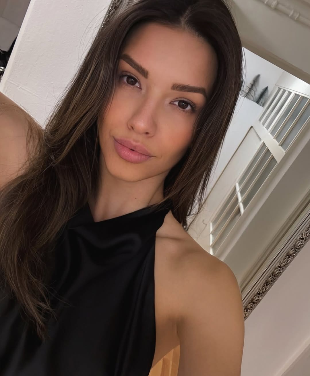 Post 5 by ELENA CARLUCCI on Instagram (image)
