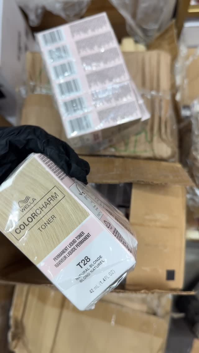 Post 4 by ZEEWIGSA BEAUTY SUPPLY STORE🇿🇦 on Instagram (video)