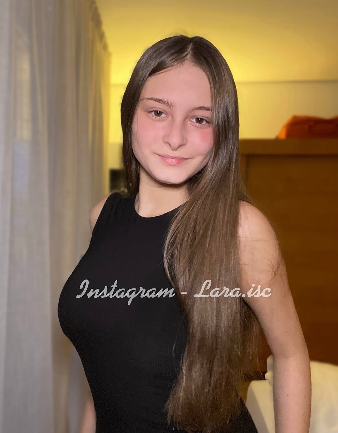 Post 10 by Lara on Instagram (carousel)