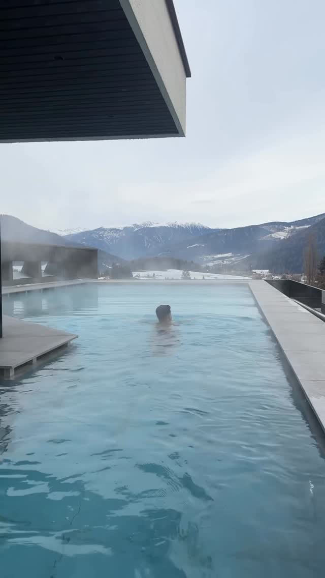 Post 1 by Dennis on Instagram (video)