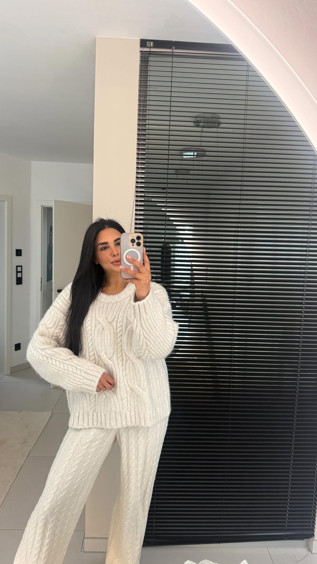 Post 4 by Leila Hallous on Instagram (video)