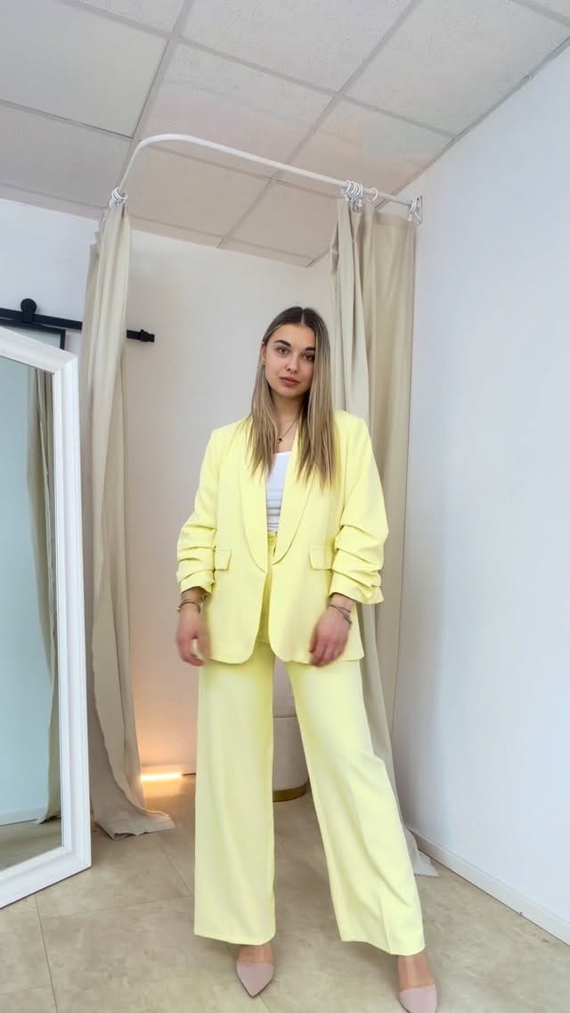 Post 2 by Butik Charlie on Instagram (video)