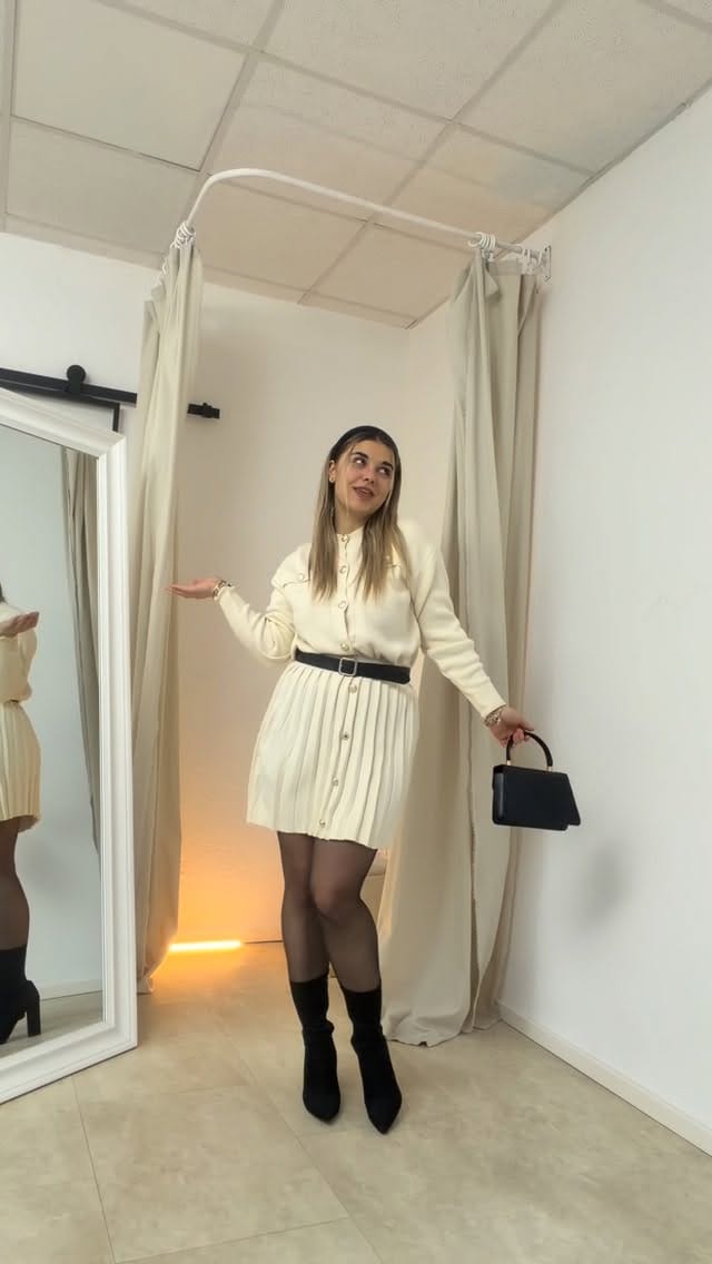 Post 7 by Butik Charlie on Instagram (video)