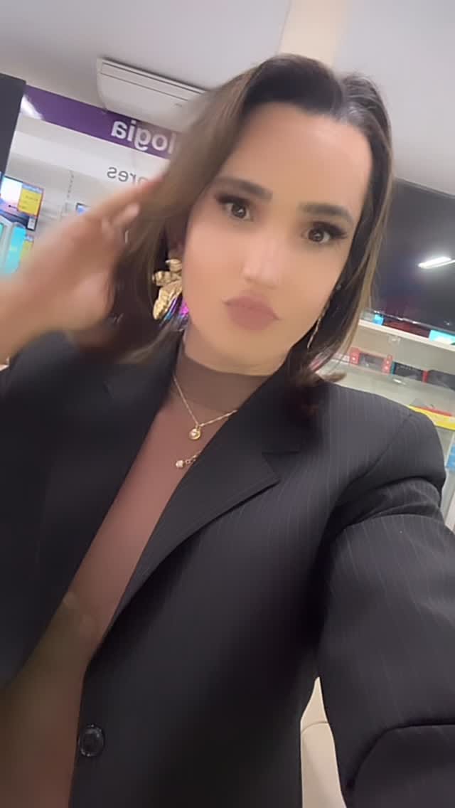 Post 4 by SOPHIA KONIG on Instagram (video)