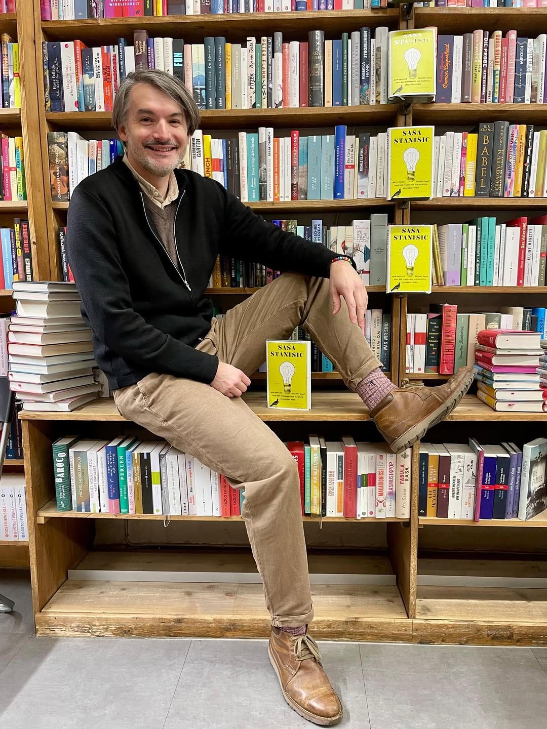 Post 2 by Buchhandlung Lüders on Instagram (carousel)
