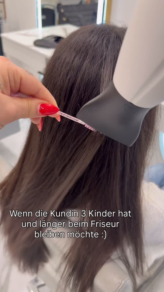 Post 2 by Mutter & Geschäftsfrau in Balance | Haarkünstlerin mit Herz on Instagram (video)