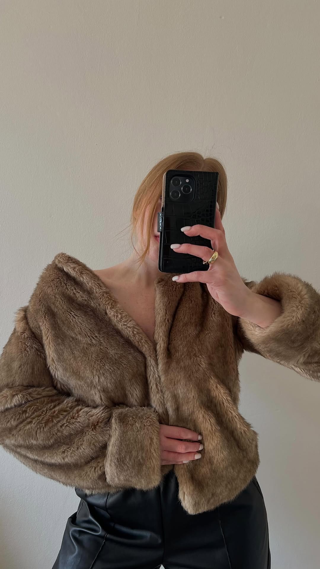 Post 5 by Esmée on Instagram (video)