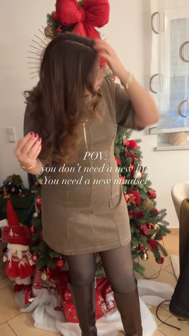 Post 3 by Dr.Manina on Instagram (video)