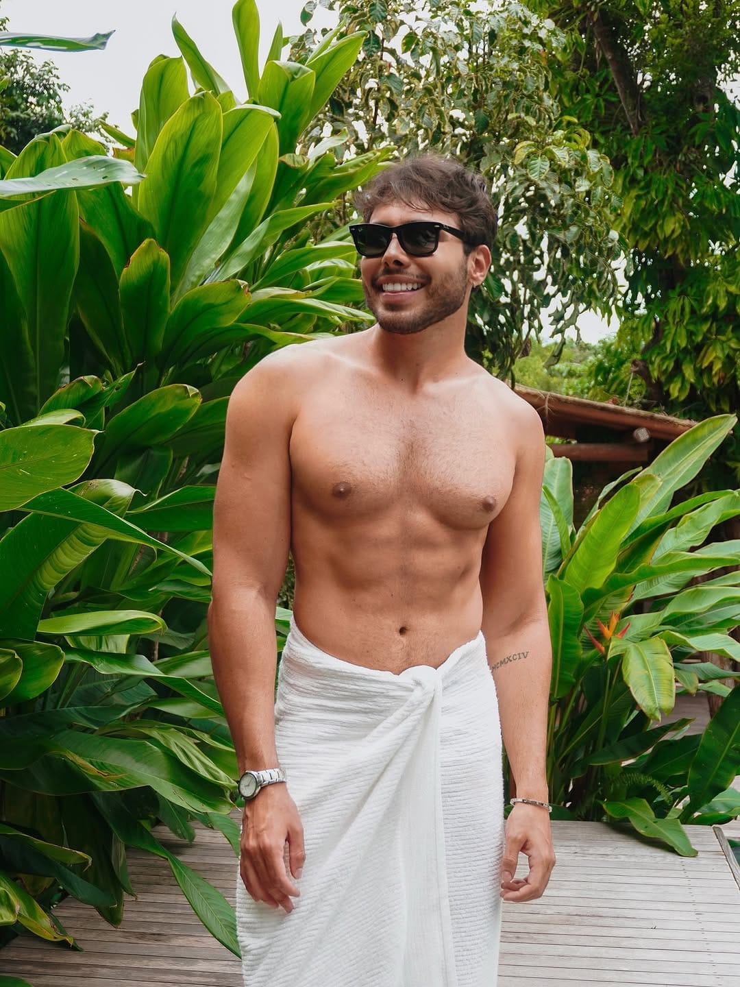 Post 5 by Lucas Leal on Instagram (image)