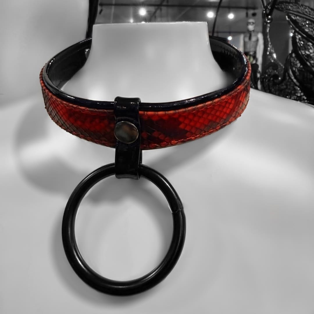 Post 3 by Schwarzer Reiter | Fetishstore Berlin on Instagram (image)